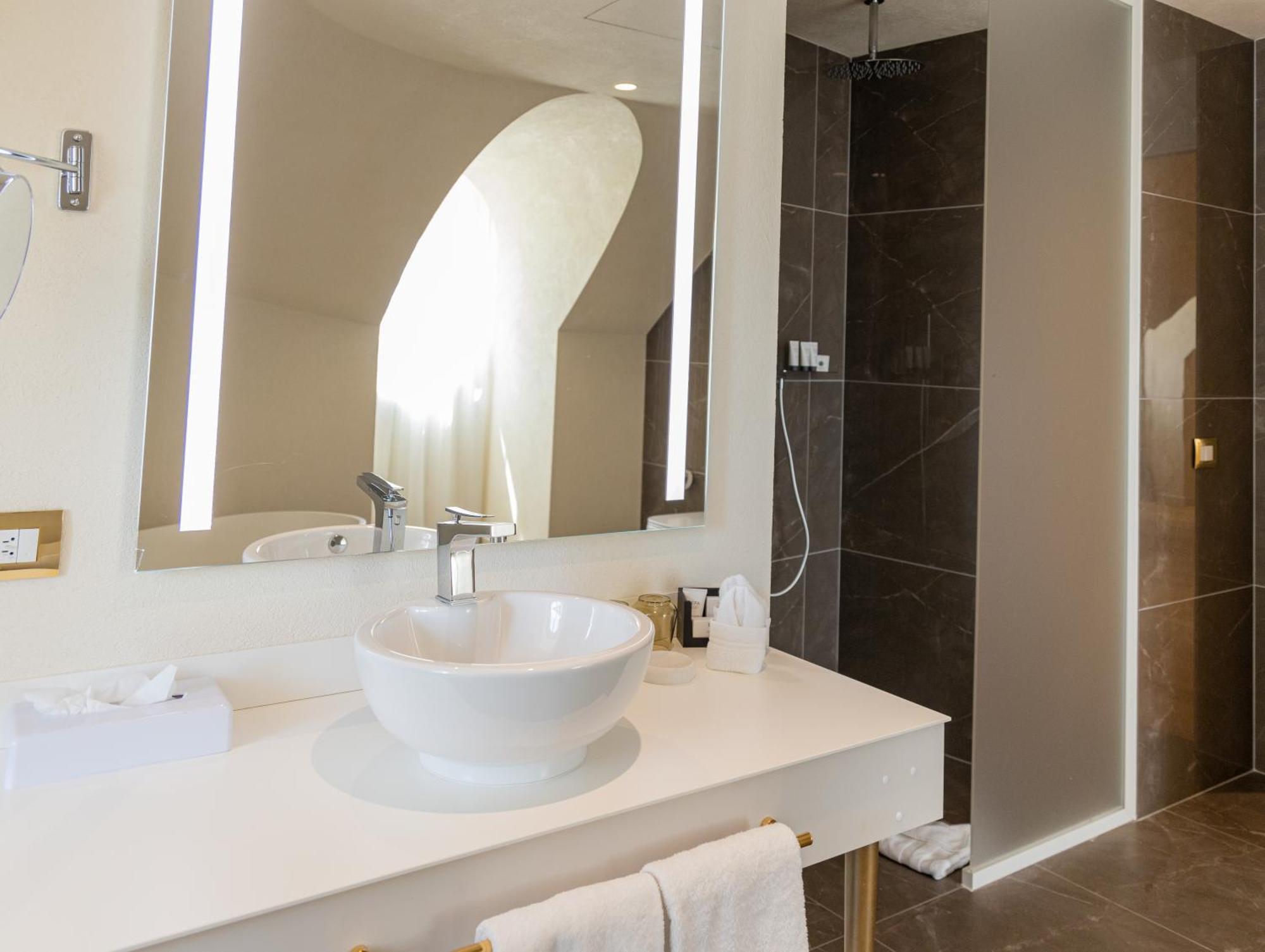 One-Bedroom Suite access to Spa,1658118432:JPEG